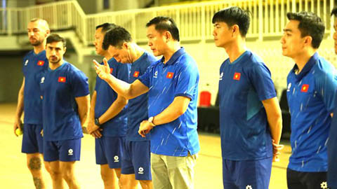  Phó chủ tịch VFF Trần Anh Tú động viên, giao nhiệm vụ cho ĐT futsal Việt Nam